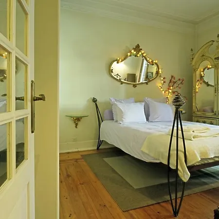 Portuguese Living Amoreiras Retro Daire *